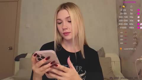 Snapshot of jousimies chatting on October 31, 4:02 am Jane online show from October 31, 4:02 am