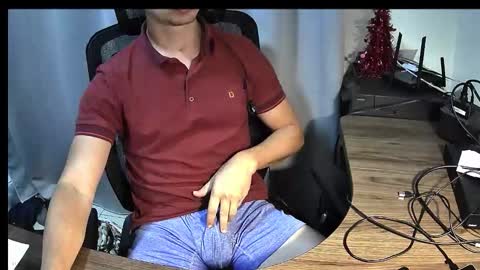 Snapshot of joven322 chatting on December 2, 5:57 am Matias online show from December 2, 5:57 am