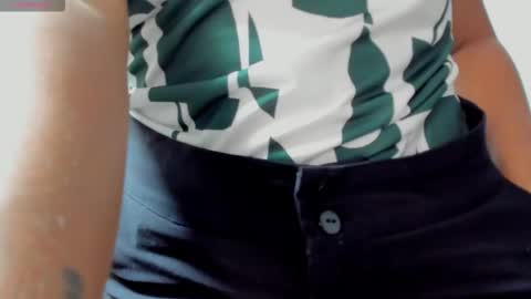 Snapshot of joyaoscura55 chatting on November 18, 8:57 pm sofiaparker8 online show from November 18, 8:57 pm