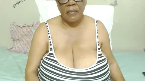 Snapshot of joycemando chatting on October 14, 5:30 am DairyQueen online show from October 14, 5:30 am