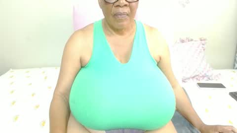 Snapshot of joycemando chatting on October 20, 9:54 am DairyQueen online show from October 20, 9:54 am