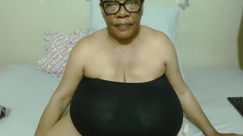 Snapshot of joycemando chatting on November 2, 8:22 pm DairyQueen online show from November 2, 8:22 pm