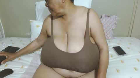 Snapshot of joycemando chatting on November 16, 6:30 am DairyQueen online show from November 16, 6:30 am