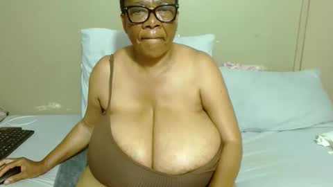 Snapshot of joycemando chatting on November 30, 3:10 am DairyQueen online show from November 30, 3:10 am