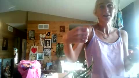 Snapshot of jpsunflower chatting on November 14, 7:01 pm JP Sunflower Angel Love online show from November 14, 7:01 pm