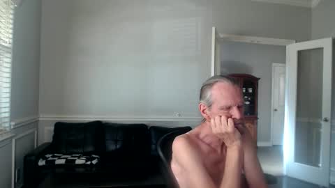 jtull52 online show from December 19, 8:05 pm