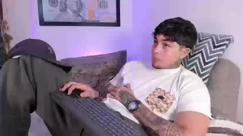 Snapshot of juan_alvarez18 chatting on September 27, 4:06 am juan_alvarez18 online show from September 27, 4:06 am