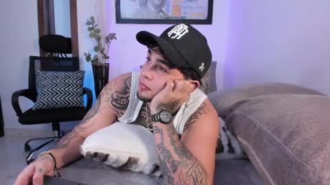 Snapshot of juan_alvarez18 chatting on October 2, 3:13 am juan_alvarez18 online show from October 2, 3:13 am