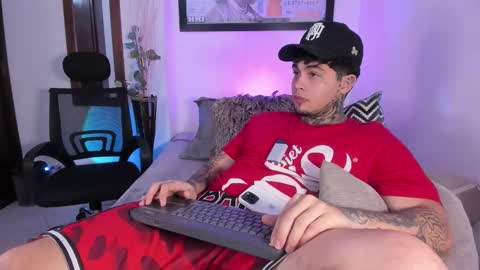 Snapshot of juan_alvarez18 chatting on October 4, 5:16 am juan_alvarez18 online show from October 4, 5:16 am