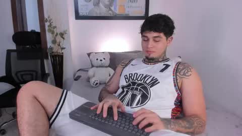 Snapshot of juan_alvarez18 chatting on October 10, 12:53 am juan_alvarez18 online show from October 10, 12:53 am