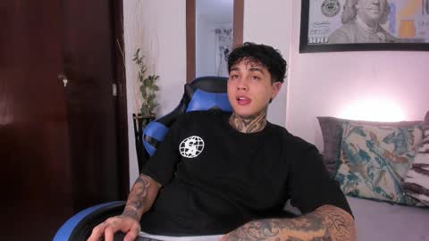 Snapshot of juan_alvarez18 chatting on November 11, 4:23 am juan_alvarez18 online show from November 11, 4:23 am