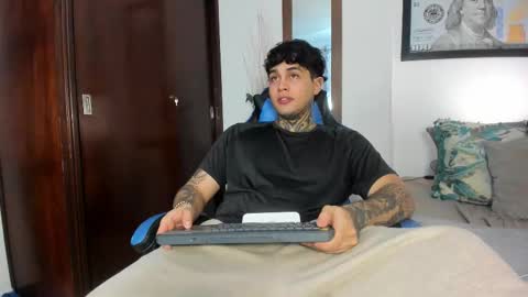 Snapshot of juan_alvarez18 chatting on November 13, 11:58 pm juan_alvarez18 online show from November 13, 11:58 pm