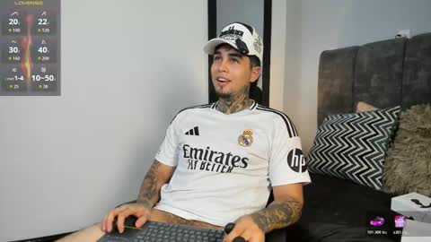 juan_alvarez18 online show from January 19, 2:04 am