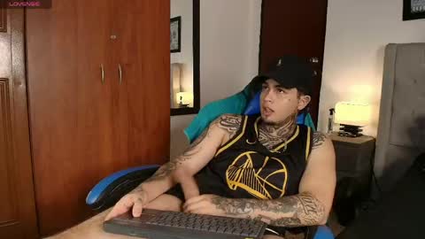 juan_alvarez18 online show from May 23, 6:18 am