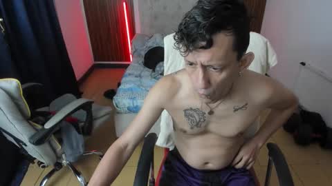 juan_and_luke online show from March 23, 9:24 am