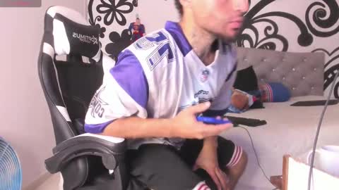 Snapshot of juan_bruce chatting on September 29, 9:08 pm juan online show from September 29, 9:08 pm