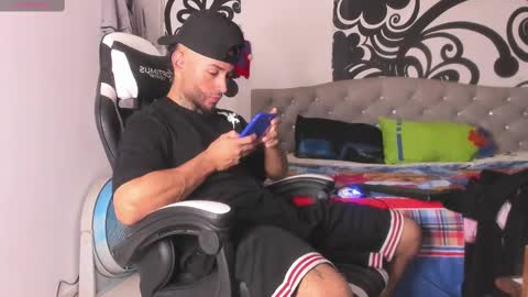 Snapshot of juan_bruce chatting on October 1, 11:55 pm juan online show from October 1, 11:55 pm