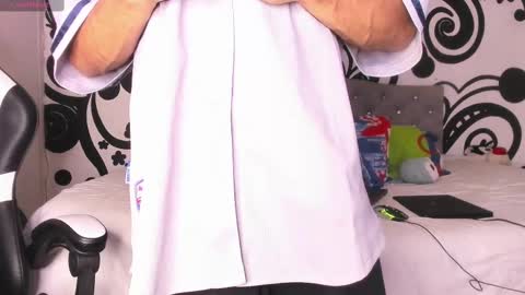 Snapshot of juan_bruce chatting on October 4, 10:30 pm juan online show from October 4, 10:30 pm