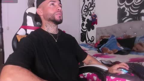 Snapshot of juan_bruce chatting on October 23, 8:40 pm juan online show from October 23, 8:40 pm