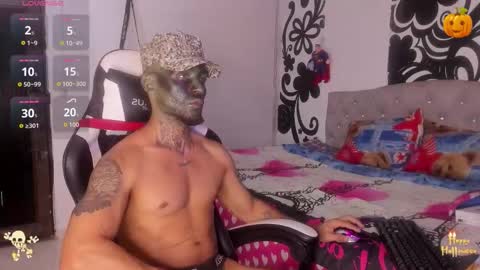 Snapshot of juan_bruce chatting on October 31, 10:44 pm juan online show from October 31, 10:44 pm