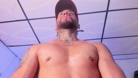 Snapshot of juan_bruce chatting on November 19, 12:54 am juan online show from November 19, 12:54 am