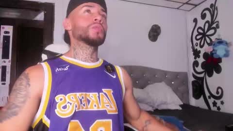 Snapshot of juan_bruce chatting on November 20, 11:59 pm juan online show from November 20, 11:59 pm