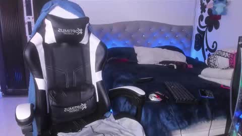 Snapshot of juan_bruce chatting on December 4, 9:01 pm juan online show from December 4, 9:01 pm