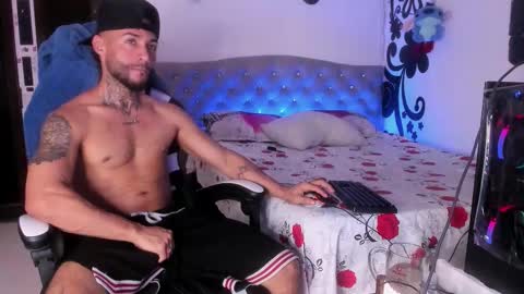 Snapshot of juan_bruce chatting on December 15, 9:30 pm juan online show from December 15, 9:30 pm