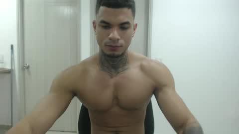 juan_gomez_1 online show from December 15, 10:37 pm