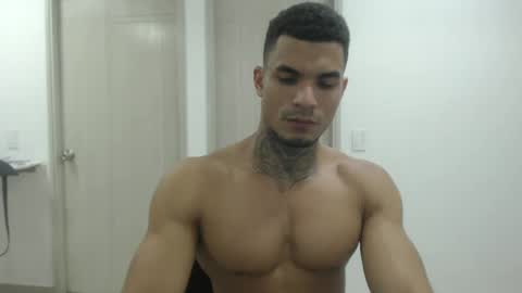 juan_gomez_1 online show from December 17, 11:59 pm