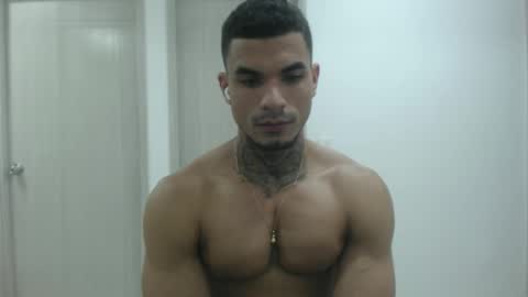 juan_gomez_1 online show from December 18, 9:29 pm