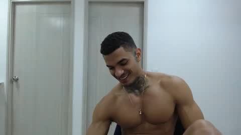 juan_gomez_1 online show from December 23, 10:01 pm