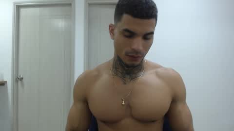 juan_gomez_1 online show from January 14, 9:41 pm