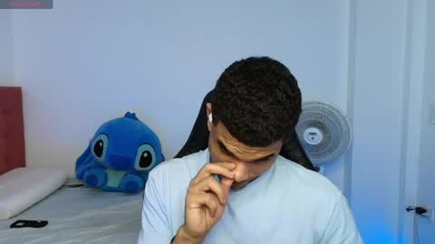 Snapshot of juan_gomez_1 chatting on May 5, 12:18 am juan_gomez_1 online show from May 5, 12:18 am