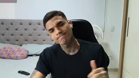 juan_gomez_1 online show from June 19, 8:51 am