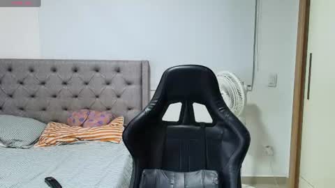 juan_gomez_1 online show from June 22, 5:04 am