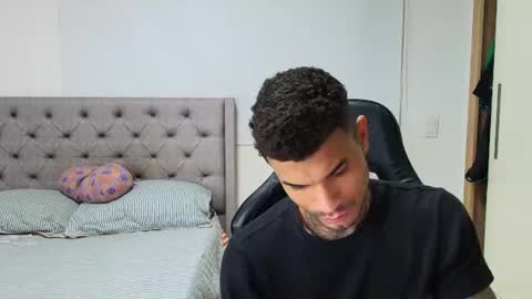 juan_gomez_1 online show from June 25, 5:07 am