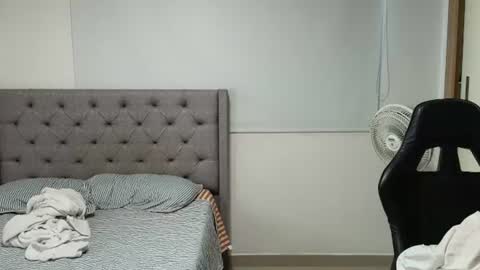 juan_gomez_1 online show from July 14, 12:00 pm