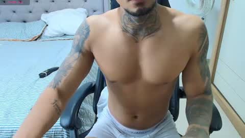 juan_gomez_1 online show from July 28, 2:18 am