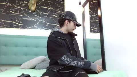 JUAN JOSE online show from January 13, 3:01 am