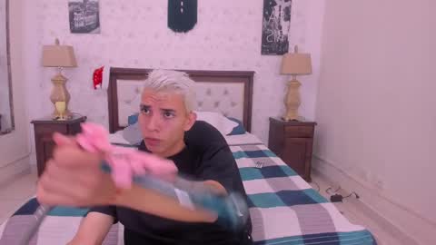 J U A N   L O V E R S online show from December 6, 12:38 pm