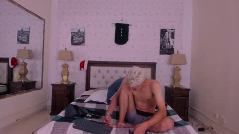 J U A N   L O V E R S online show from December 6, 6:50 pm