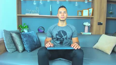 Snapshot of juan_muscle chatting on February 10, 2:08 am juan_muscle online show from February 10, 2:08 am