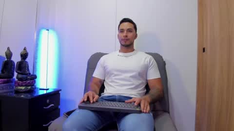 Snapshot of juan_muscle chatting on July 26, 2:53 am juan_muscle online show from July 26, 2:53 am