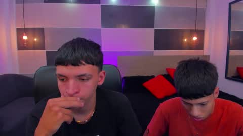 Snapshot of juan_nd_steven chatting on December 4, 7:50 am JuanSteven online show from December 4, 7:50 am