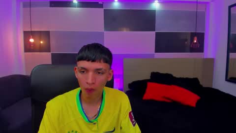 Snapshot of juan_nd_steven chatting on December 11, 4:28 am JuanSteven online show from December 11, 4:28 am