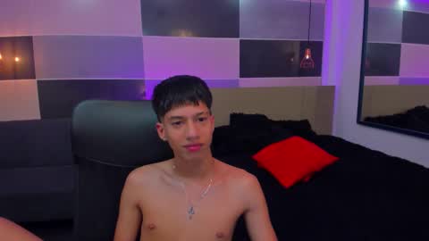 Snapshot of juan_nd_steven chatting on December 11, 7:31 am JuanSteven online show from December 11, 7:31 am