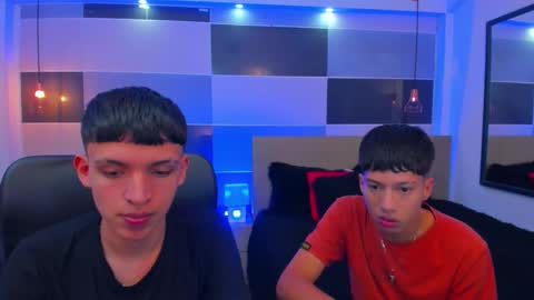 Snapshot of juan_nd_steven chatting on December 12, 4:26 am JuanSteven online show from December 12, 4:26 am