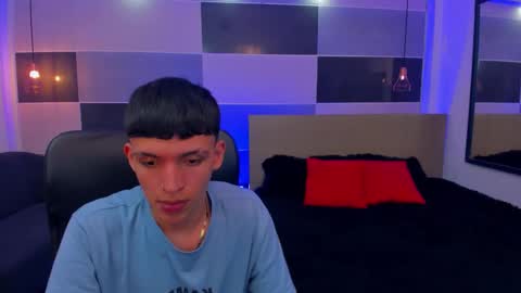 Snapshot of juan_nd_steven chatting on December 14, 5:51 am JuanSteven online show from December 14, 5:51 am