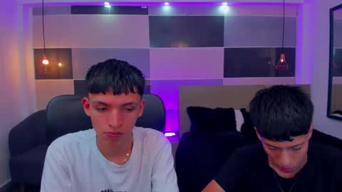 Snapshot of juan_nd_steven chatting on December 18, 8:42 am JuanSteven online show from December 18, 8:42 am